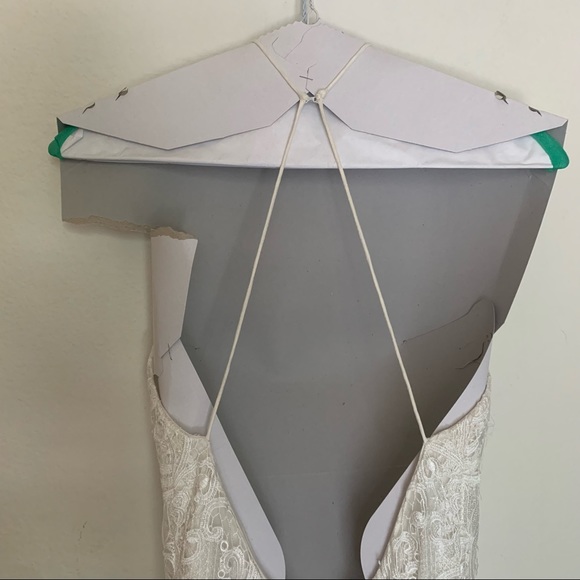 Preowned Tara Lauren Wedding Dress. Spring 2017. US Size 6. - Picture 13 of 14